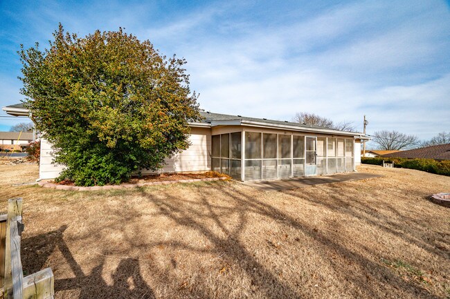 Building Photo - 8 Hilltop Dr