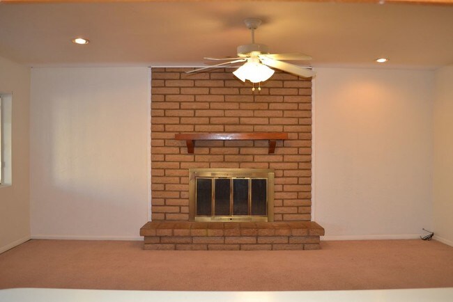 Building Photo - 3617 S Siesta Ln