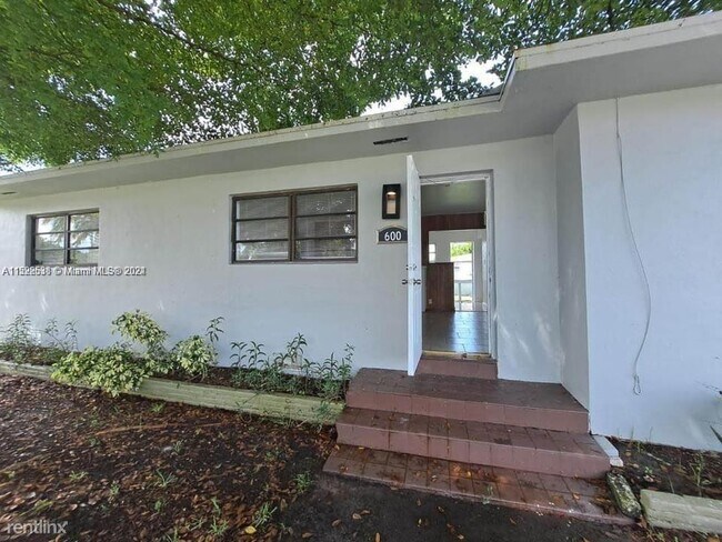 Foto del edificio - 3 br, 2 bath House - 600 NW 5th Ct