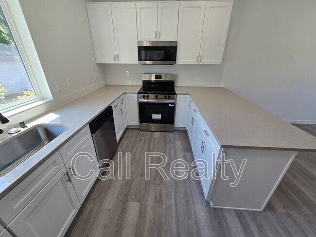 Building Photo - 4215 N Locust Rd