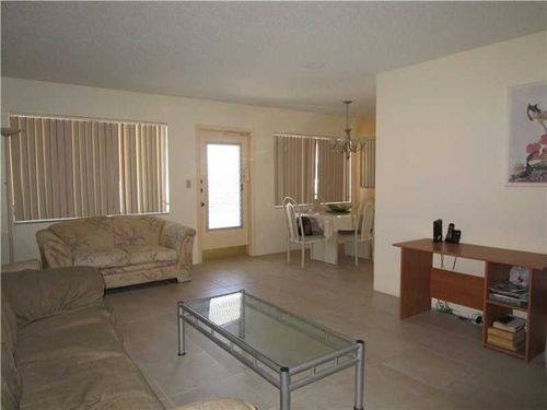 Building Photo - 2100 NE 51st Ct