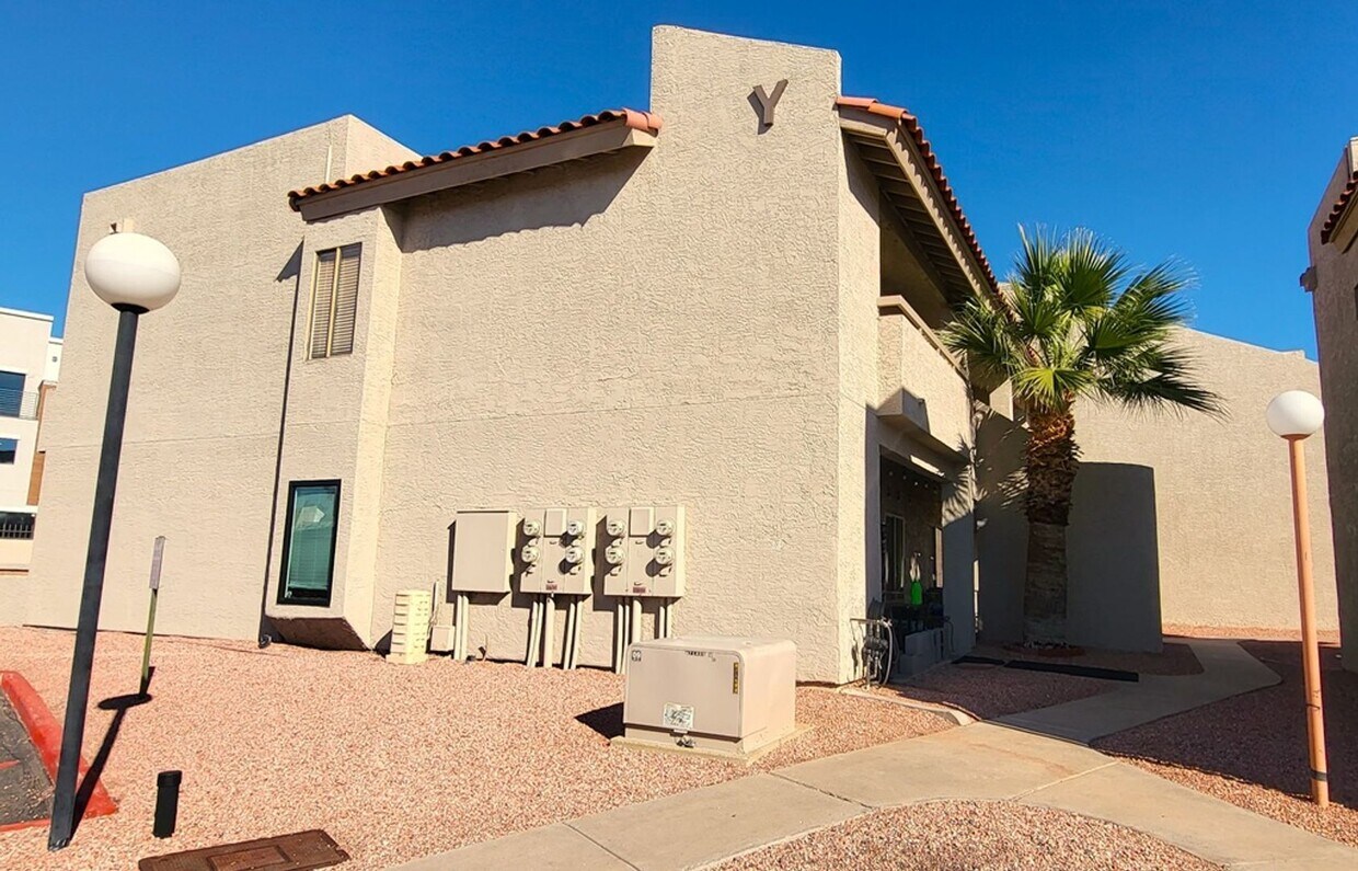 Foto del edificio - AFFORDABLE UNIT IN NORTH PHOENIX COMING SOOM!!!