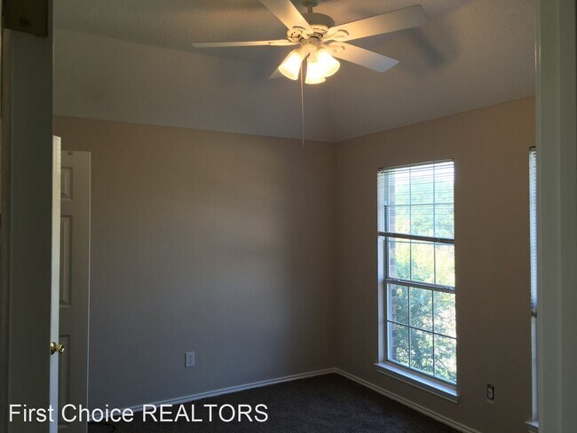 Building Photo - 5 br, 3 bath House - 814 Ashwood Drive