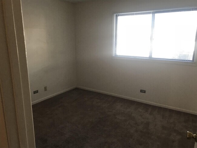 Building Photo - 381 S Collins St