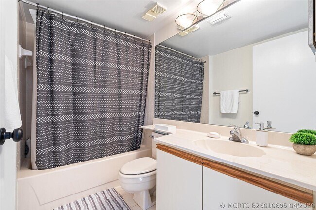Building Photo - 7564 Regency Lake Dr