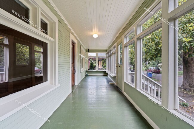 Foto del edificio - 4 Bedroom, 3 Bathroom Home 3000 + Square feet - A Must See In Abernethy School Boundary