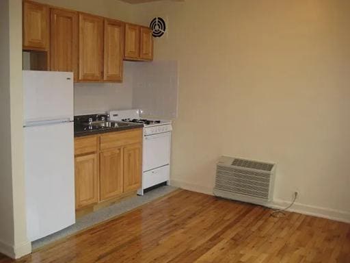 Building Photo - 35-20 Leverich St