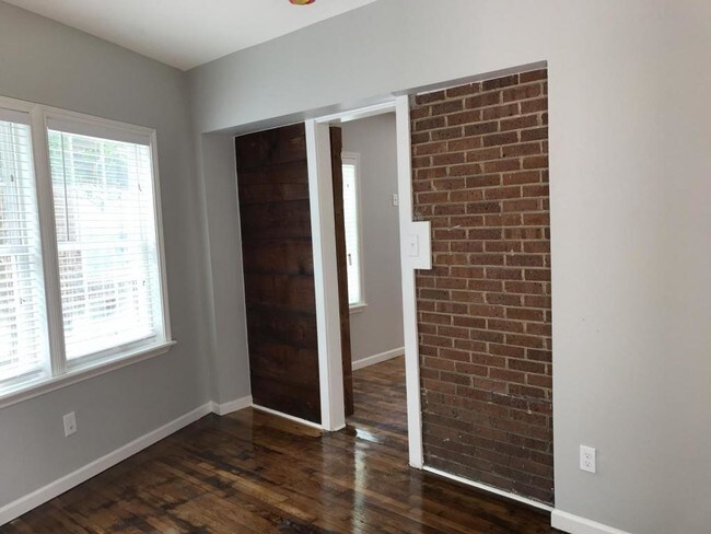 Building Photo - 811 May Street #4