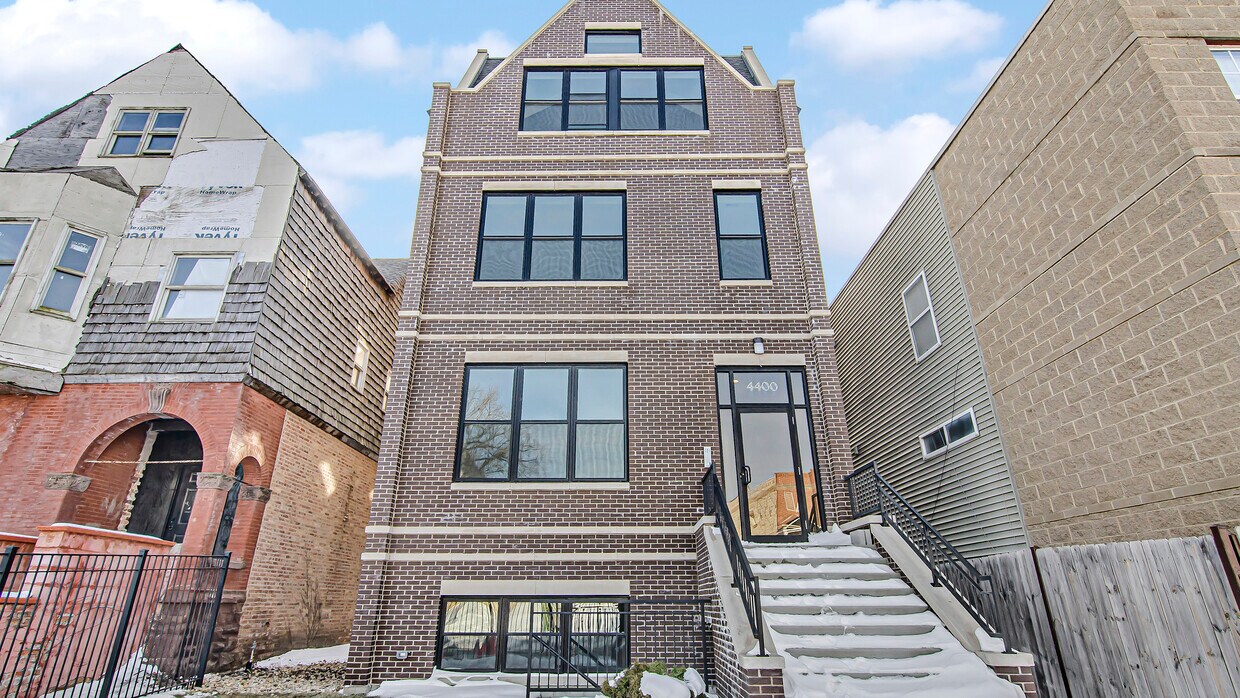 Primary Photo - 4400 S Oakenwald Ave
