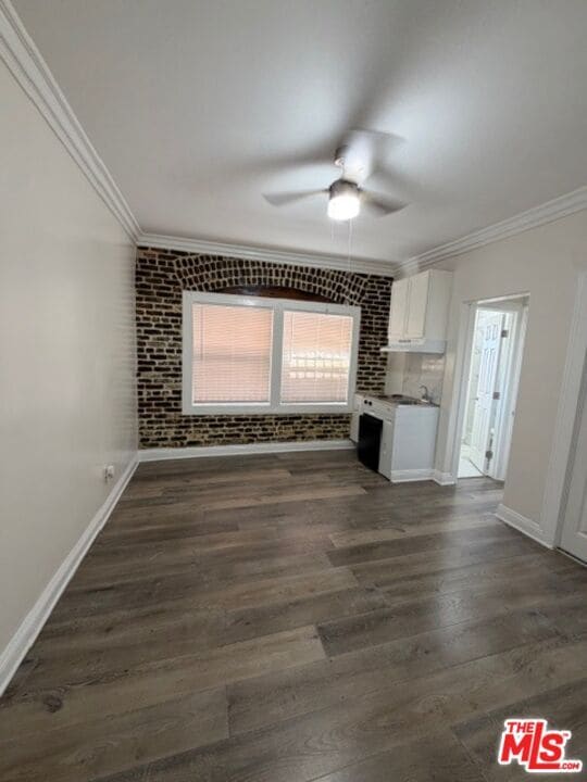 Building Photo - 738 S New Hampshire Ave