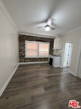 Building Photo - 738 S New Hampshire Ave