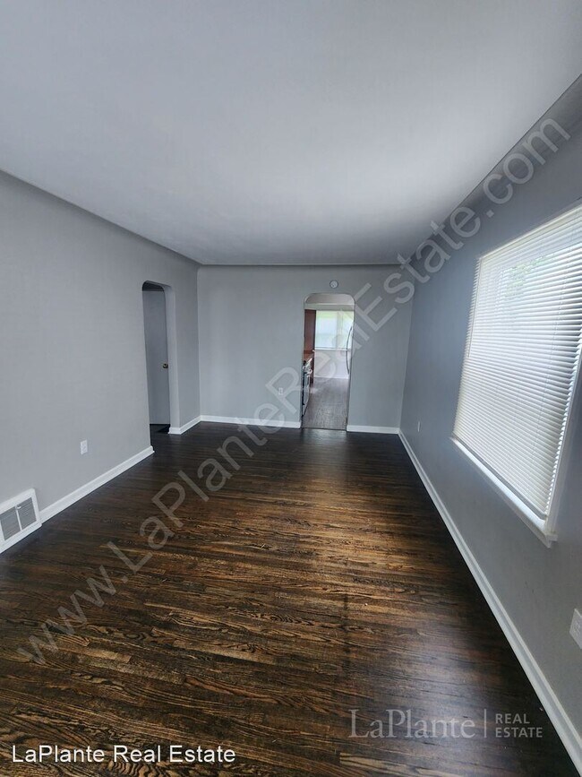 Building Photo - 2 br, 1 bath House - 814 Marmion Ave.