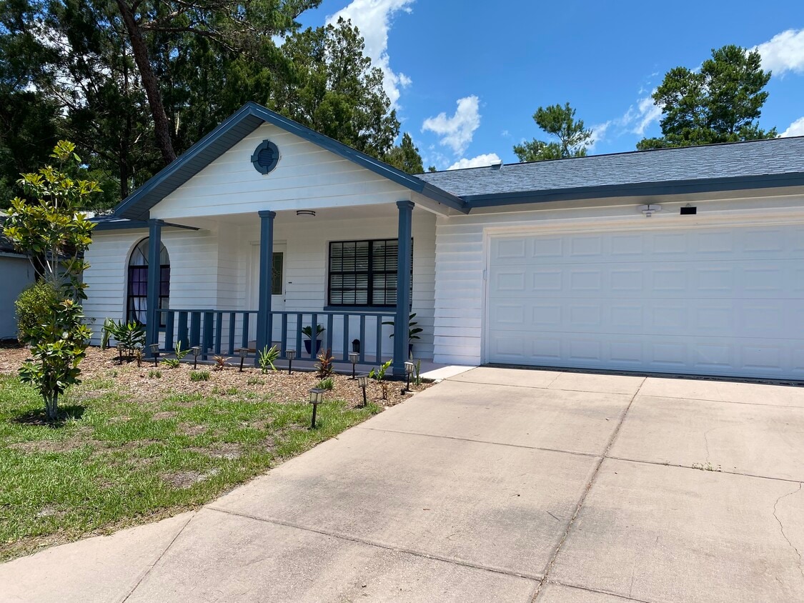Primary Photo - 10319 Alberta Ct
