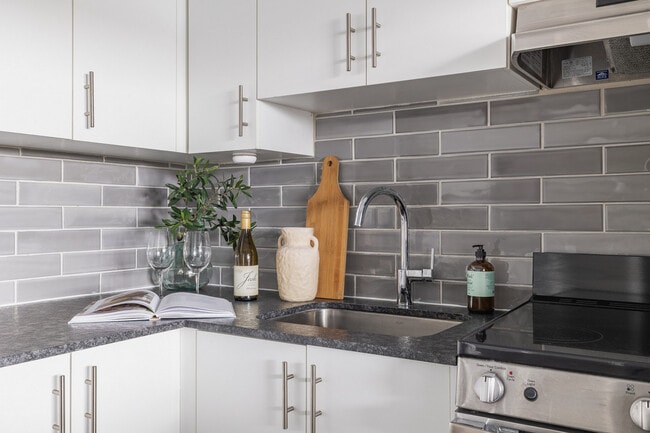 Building Photo - 324 Cambridge