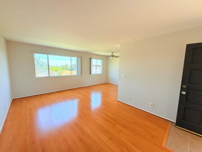 Foto del edificio - 700 E Cedar Ave