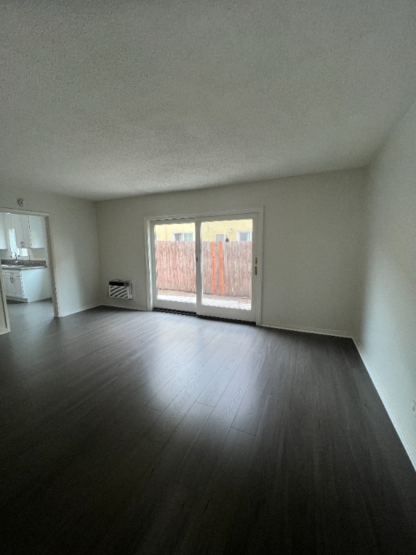 Foto del edificio - 1827 W Glencrest Ave