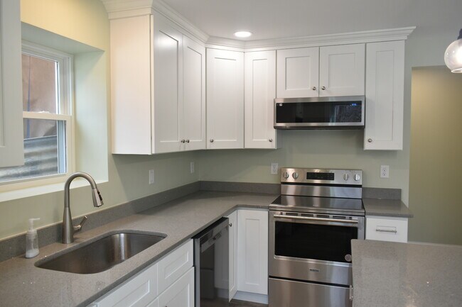 Building Photo - 1550 CT-12