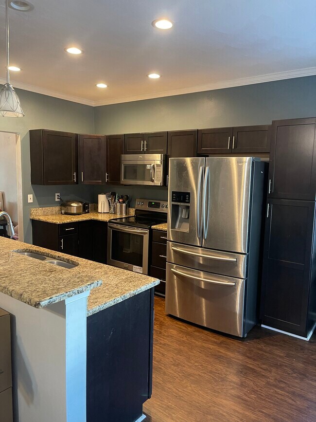 Kitchen - 204 Carver St