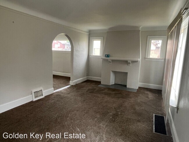 Building Photo - 3 br, 1.5 bath House - 14959 Freeland St