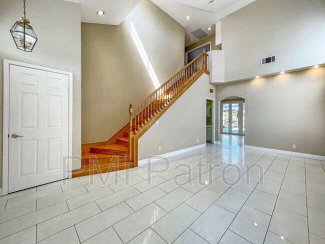 Building Photo - 8681 Summercrest Cir