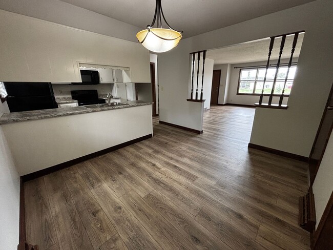 Foto del edificio - 3 Bedroom 2 Bath Duplex