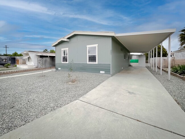Building Photo - ~RARE FIND~ 55+ 3 BEDROOM HOME IN THE EXCL...