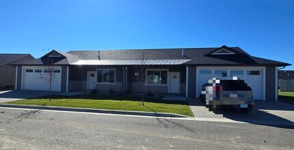 Building Photo - 6314-6316 Decker Ln