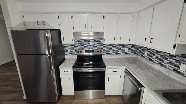 Foto del edificio - 85 E Ridge Rd