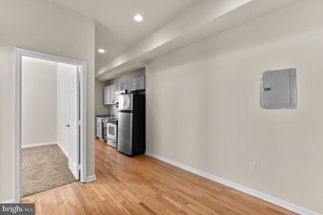 Hallway - 1275 Meigs Plz NE
