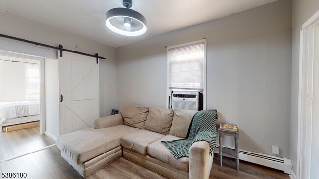 Foto del edificio - 277 2nd Ave W