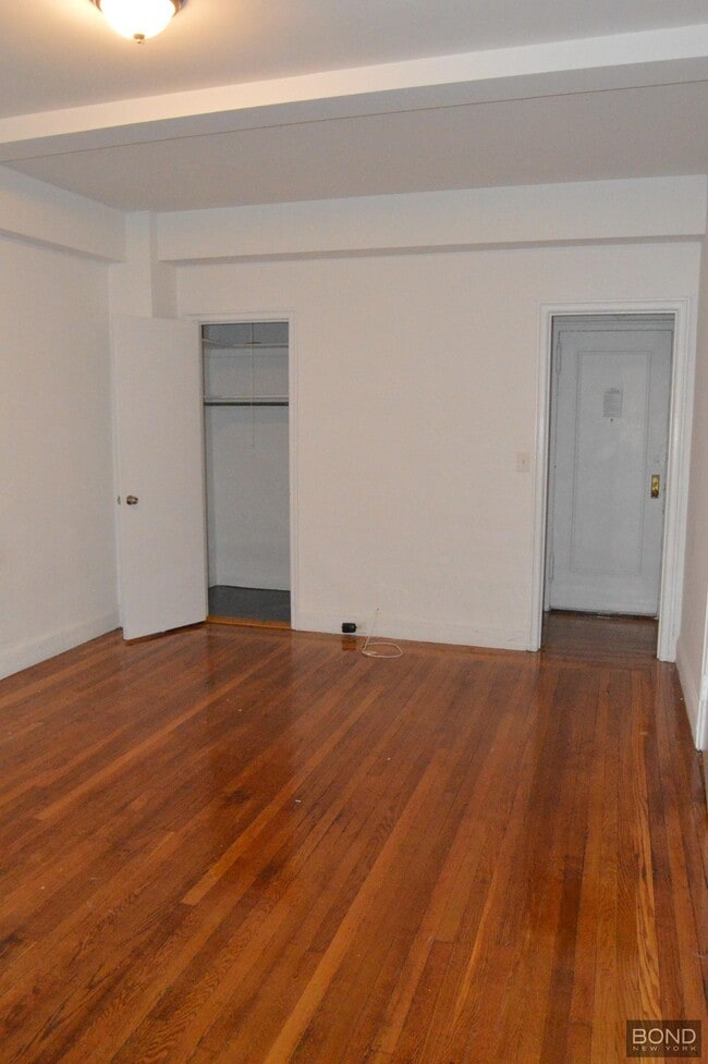 Building Photo - 140 E 46th St