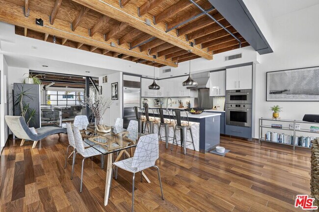 Foto del edificio - 2120 Narcissus Ct