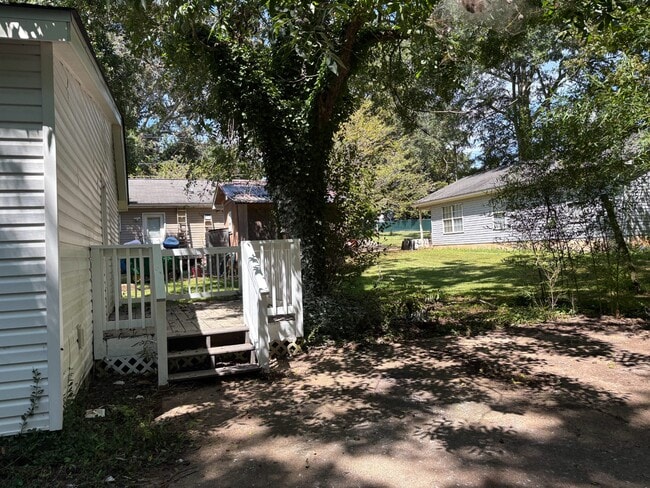 Building Photo - 10 Burdette Pl