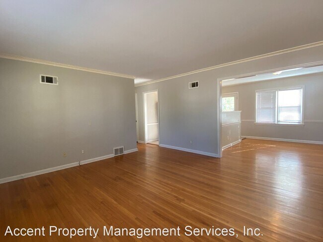 Building Photo - 3 br, 1 bath House - 1504 E. 52nd Street