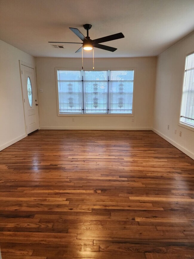 Foto del edificio - 5309 Ricky St