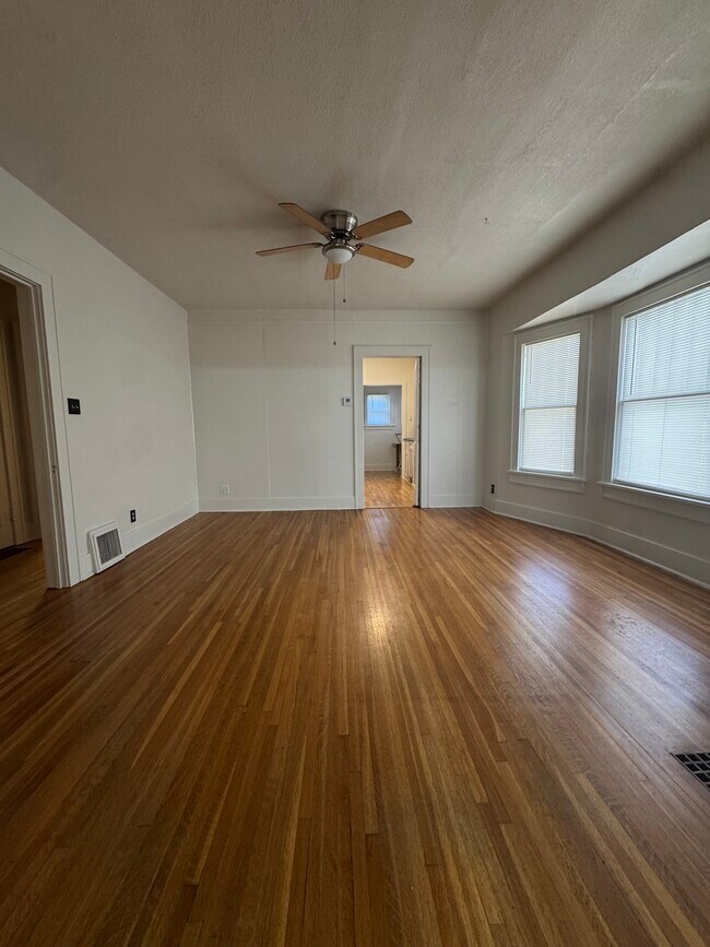 Foto del edificio - 233 N Poplar Ave