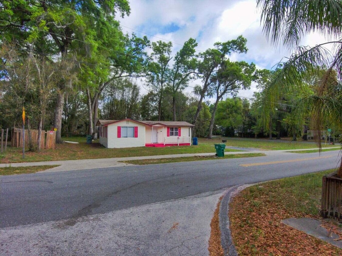 1135 E Voorhis Ave, DeLand, FL 32724 House Rental in DeLand, FL