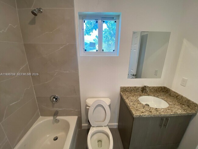 Foto del edificio - 1783 NW 65th St