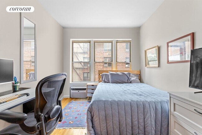 Building Photo - 242 W 72nd St