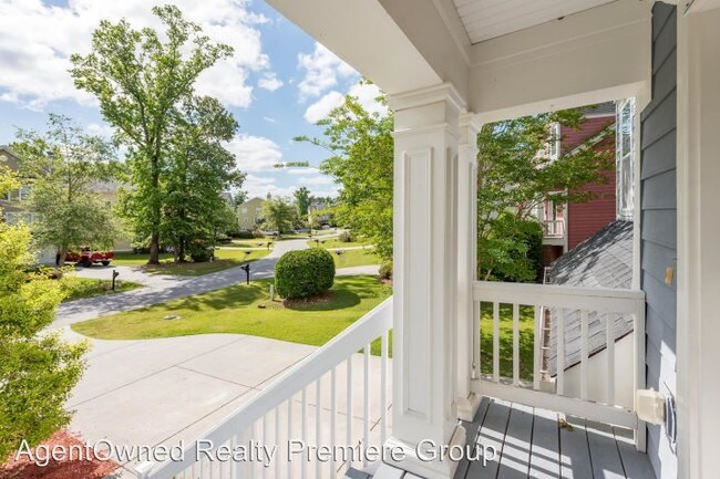Building Photo - 4 br, 3.5 bath House - 1504 Gator Track