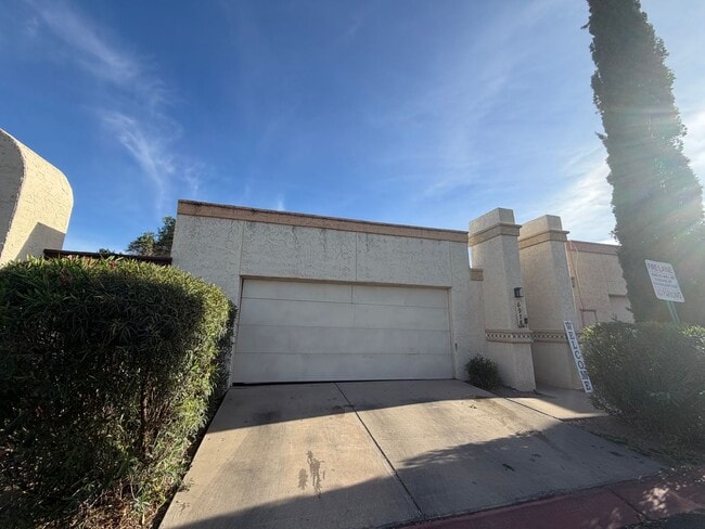 Foto del edificio - 2 Bedroom 2 bath private enclosed yard for