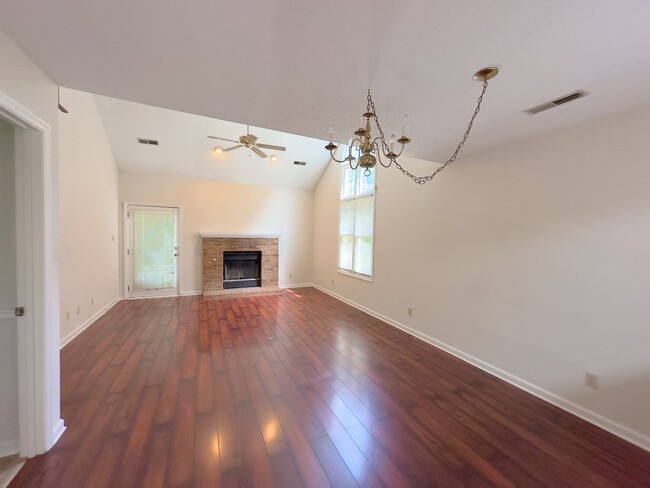 Building Photo - Knoxville 37922 - Beautiful 3 bedroom cond...