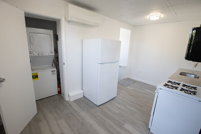 2nd FL Kitchen w/ closet for laundry - 2848 S 11th St