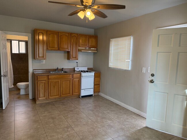 Foto del edificio - 339 E 19th St