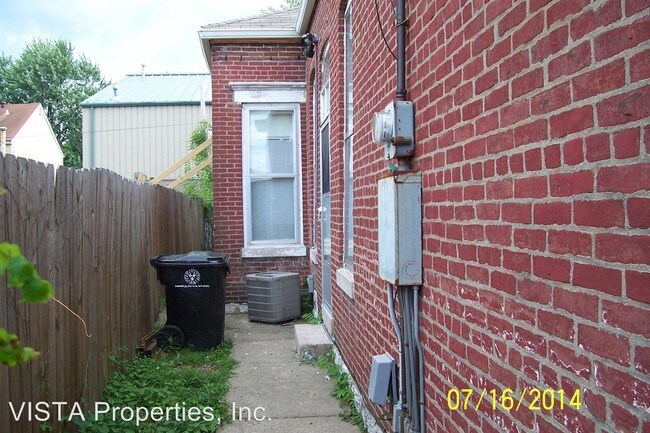 Building Photo - 928 E Jefferson St
