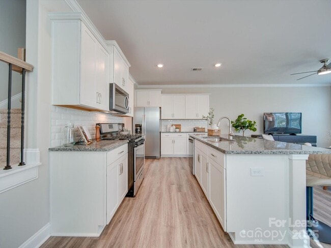 Building Photo - 574 Altamonte Dr