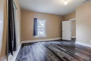 Foto del edificio - 3211 Bideker Ave