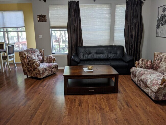 Foto del edificio - 4501 Whispering Valley Dr