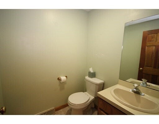 Building Photo - 18 Evergreen Cir