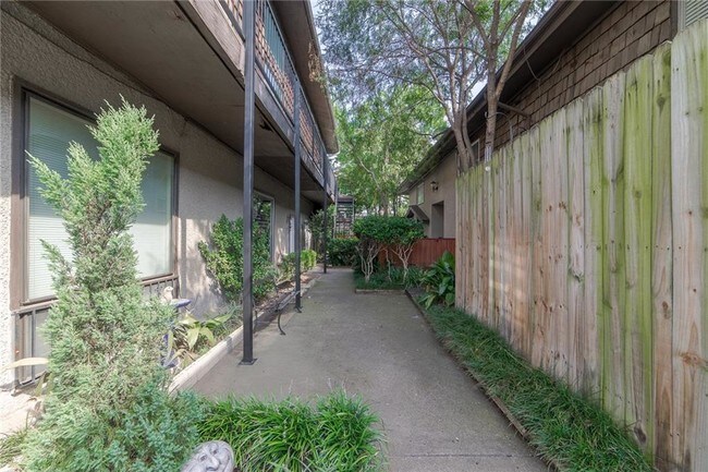 Foto del edificio - 3103 Wycliff Ave